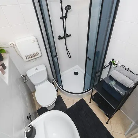 Apartman 2 Bedroom Next To The Main Railway Station - By Upstairs Krakkó